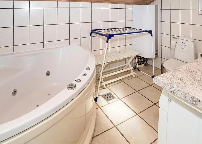 Hotel 8 Person Holiday In Thisted